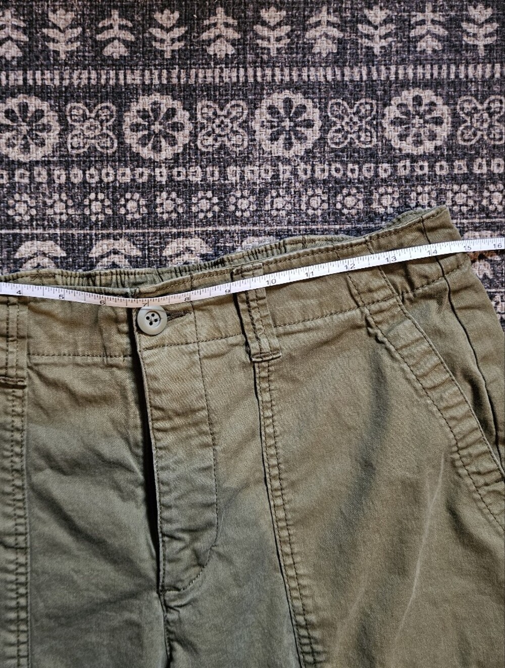 Old Navy Olive Green Cargo Crop Pants - Picture 3 of 7